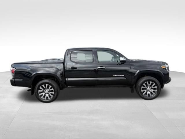 Used 2022 Toyota Tacoma Limited AWD/4WD image 9