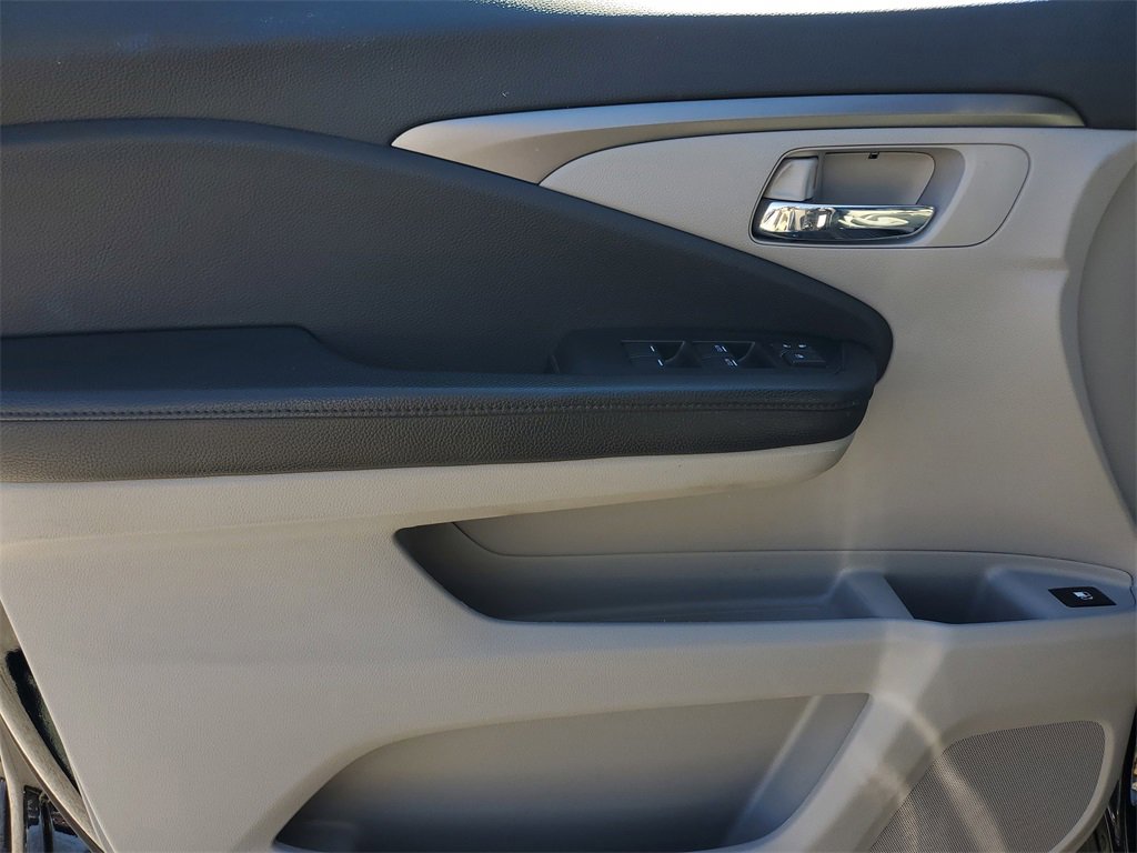 Used 2018 Honda Pilot LX image 19