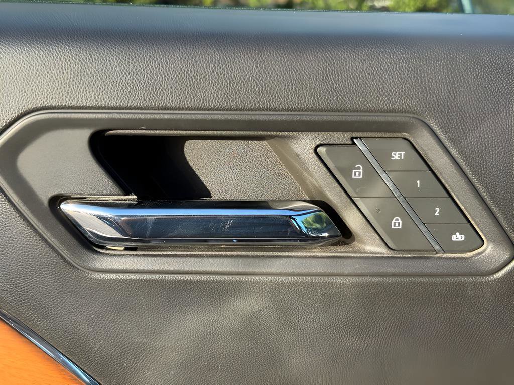 Used 2023 GMC Canyon Denali image 14