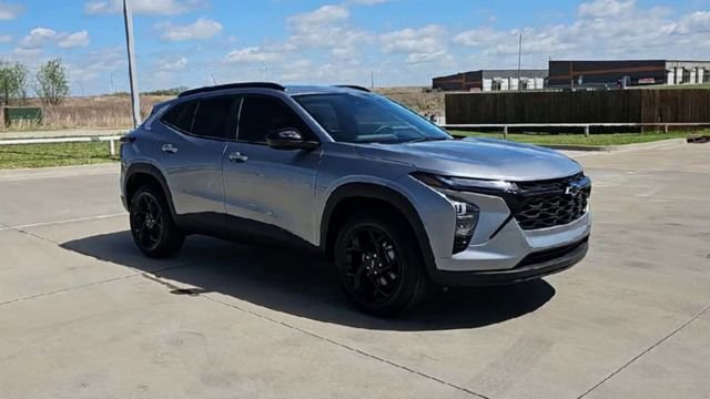 New 2026 Chevrolet Trax LT FWD image 2