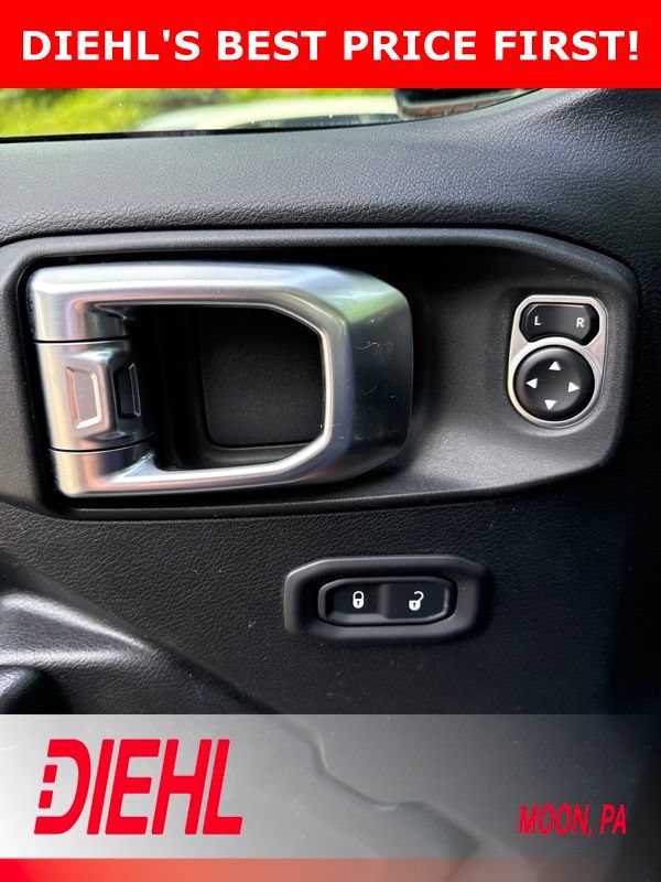 Used 2018 Jeep Wrangler Unlimited Sport S AWD/4WD image 7