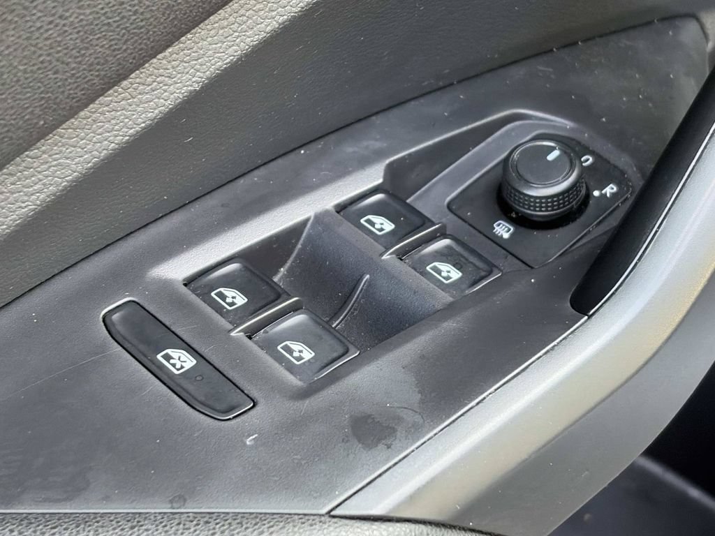 Used 2019 Volkswagen Jetta R-Line FWD image 18