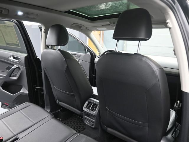 Used 2021 Volkswagen Tiguan SE w/ Panoramic Sunroof Package FWD image 16