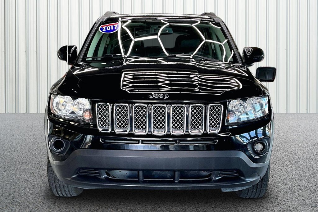 Used 2017 Jeep Compass Latitude AWD/4WD image 2