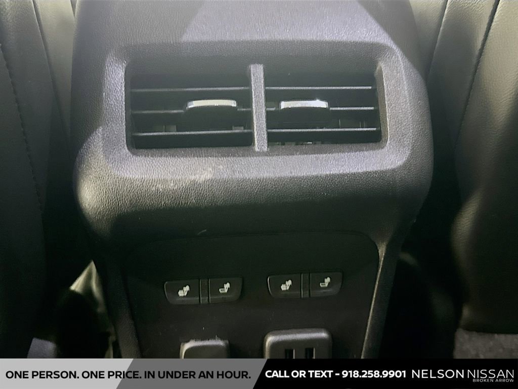Used 2018 Chevrolet Equinox Premier FWD image 24