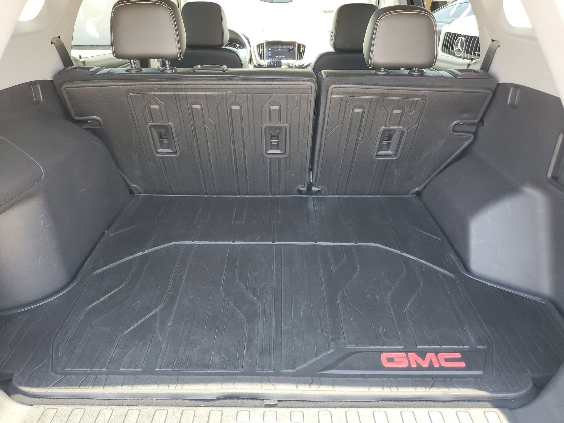 Used 2023 GMC Terrain SLT w/ LPO, Floor Liner Package FWD image 8