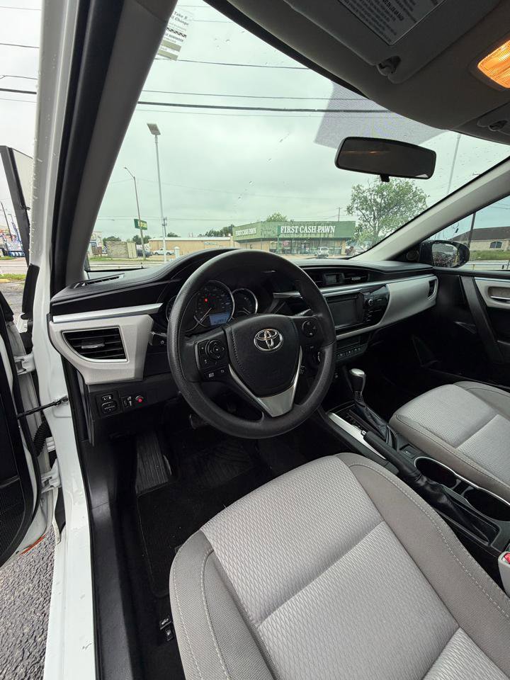 Used 2015 Toyota Corolla LE FWD image 9