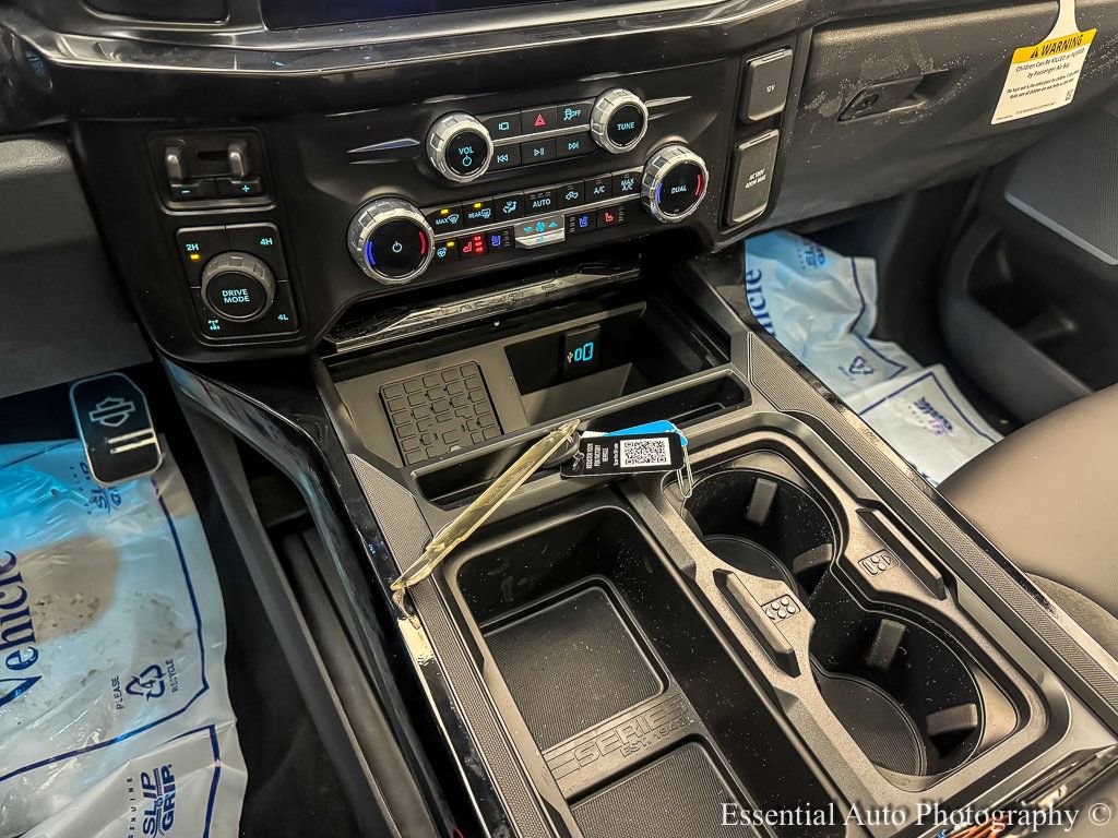 New 2026 Ford F250 Lariat w/ Black Appearance Package image 21