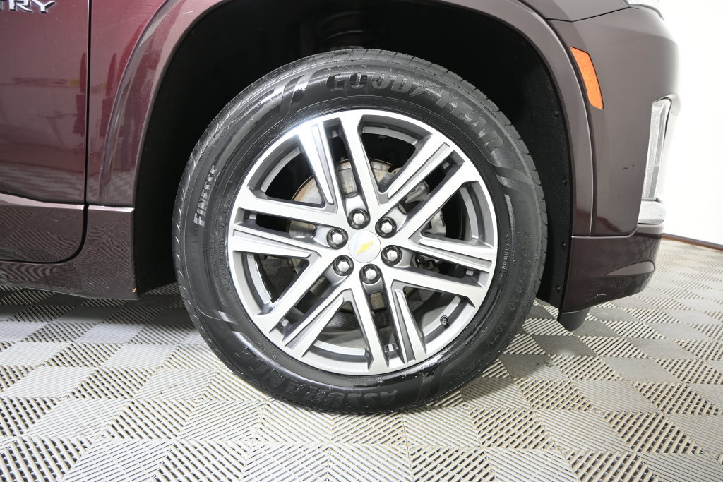 Used 2023 Chevrolet Traverse High Country w/ LPO, Floor Liner Package AWD/4WD image 11