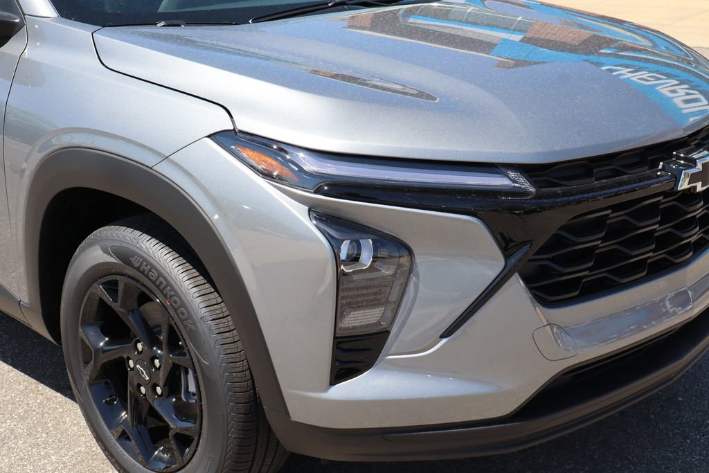 New 2026 Chevrolet Trax LT w/ Sunroof Package FWD image 4