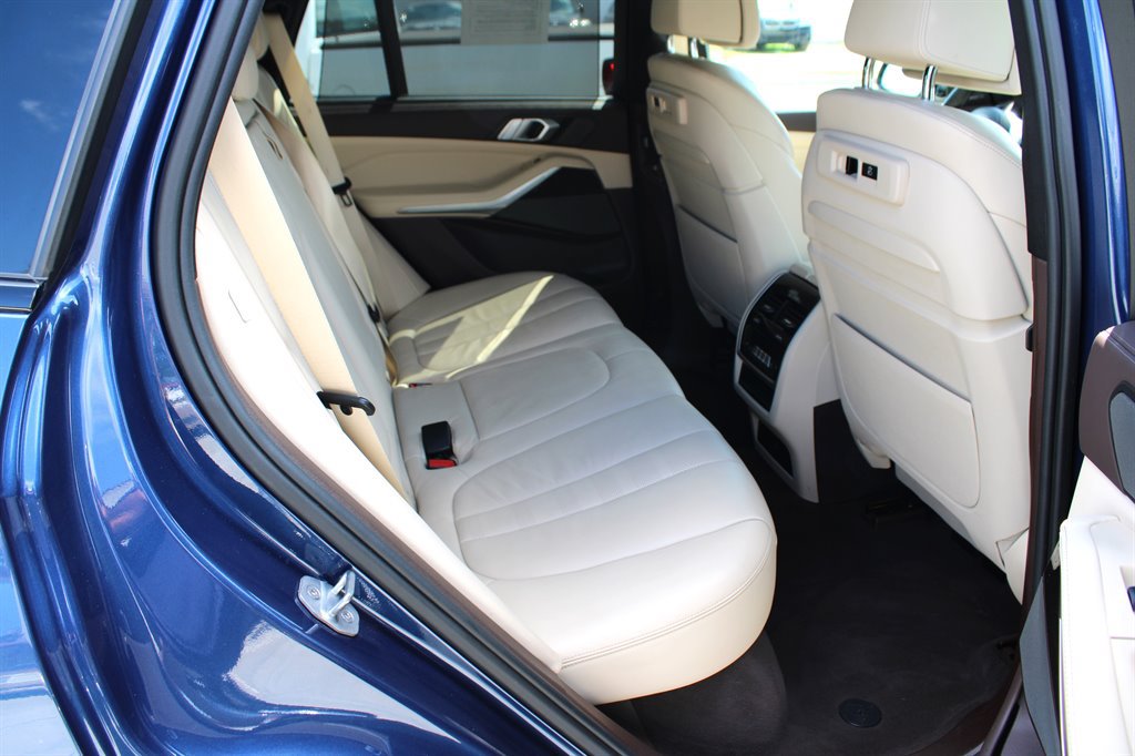 Used 2019 BMW X5 xDrive50i w/ M Sport Package AWD/4WD image 19
