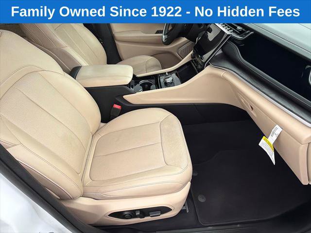 Certified 2022 Jeep Grand Cherokee Limited 4xe w/ Luxury Tech Group II AWD/4WD image 13