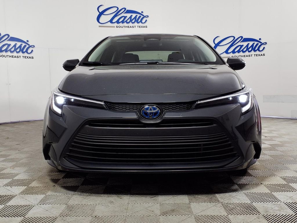 Used 2024 Toyota Corolla LE image 3