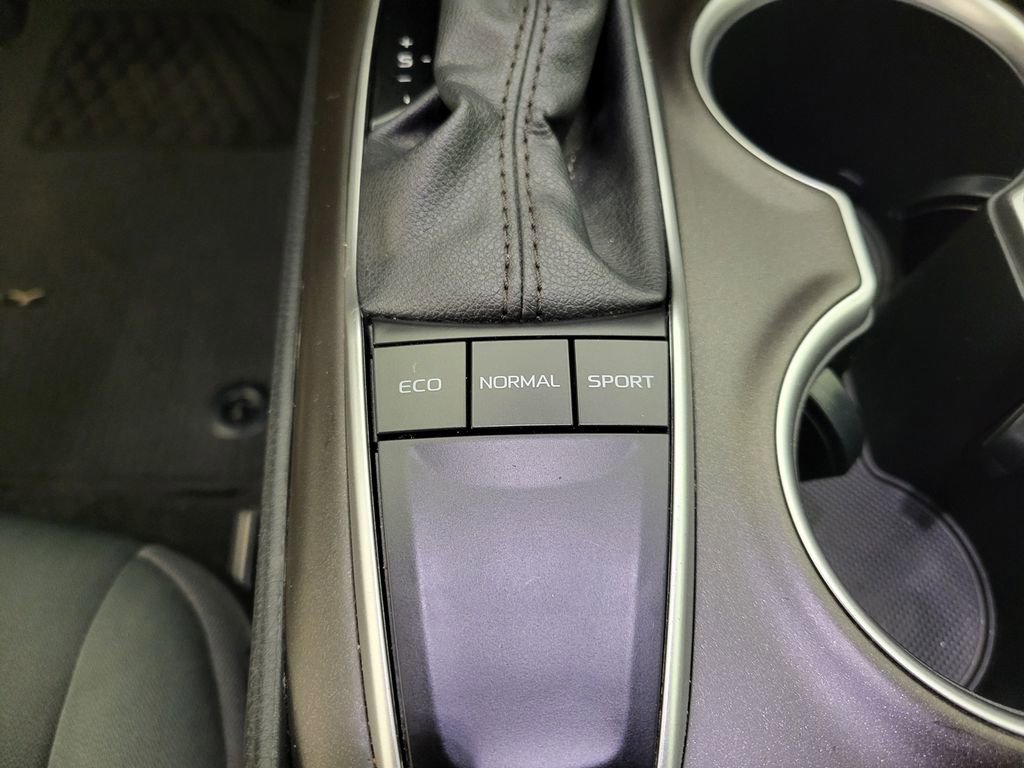 Used 2022 Toyota Camry LE image 7