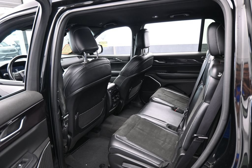 Used 2022 Jeep Grand Cherokee L Laredo RWD image 36