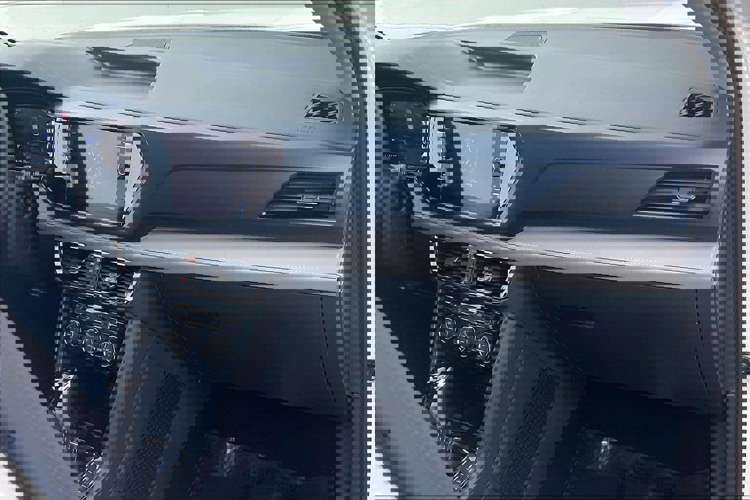 Used 2024 Volkswagen Taos SE image 21