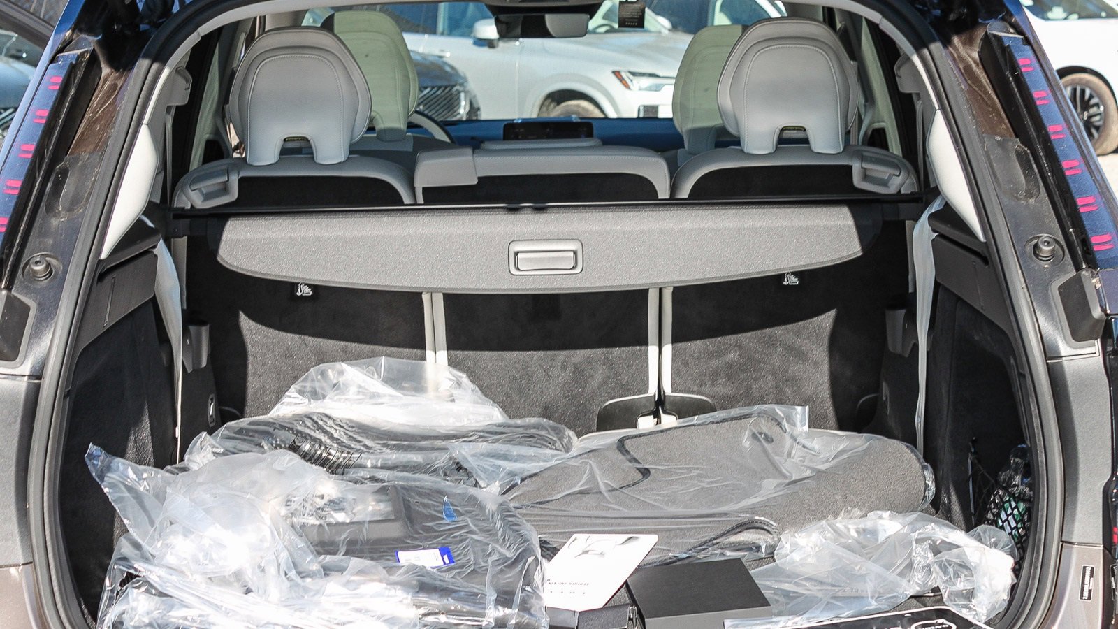 New 2025 Volvo EX90 Ultra w/ Protection Package Premier image 13