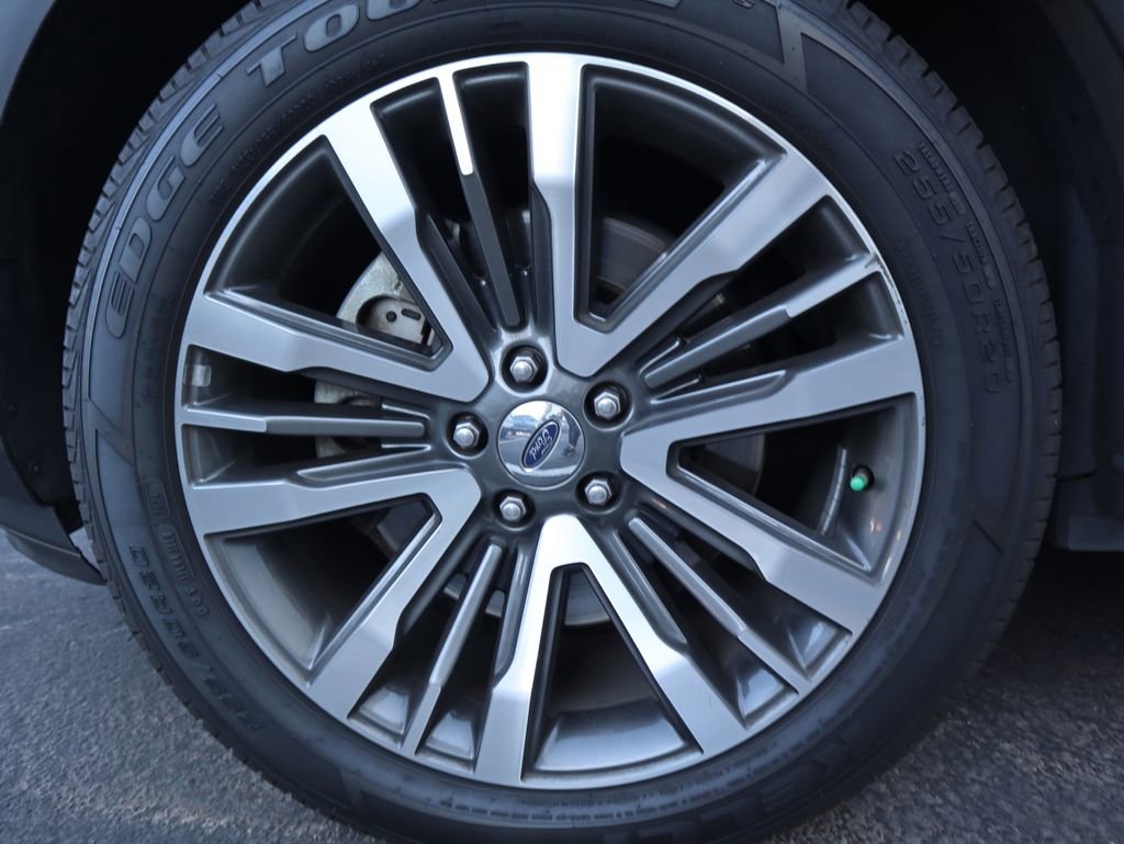 Used 2017 Ford Explorer Platinum image 16