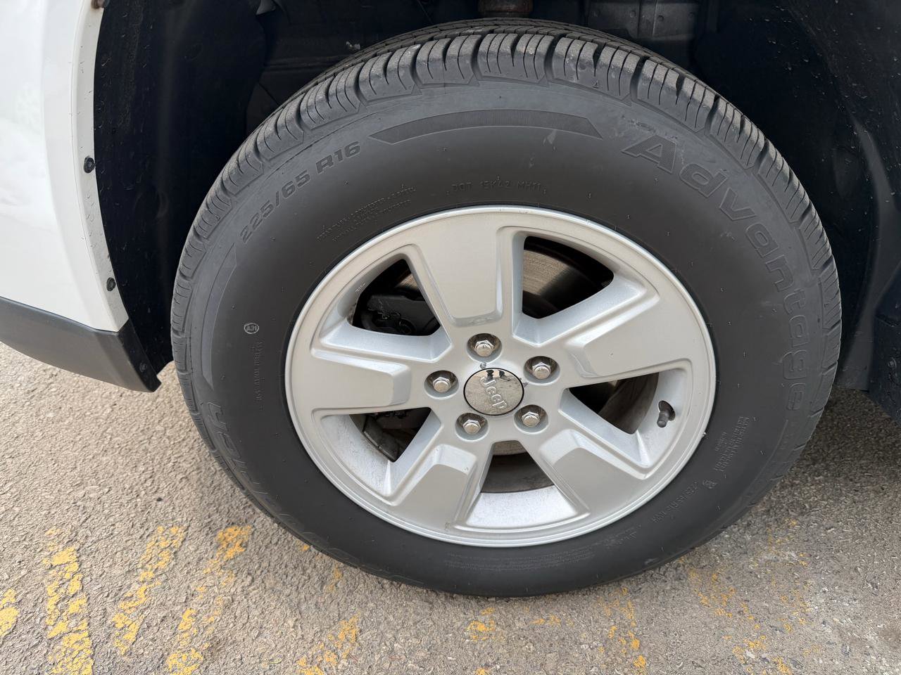 Used 2016 Jeep Compass Latitude image 9