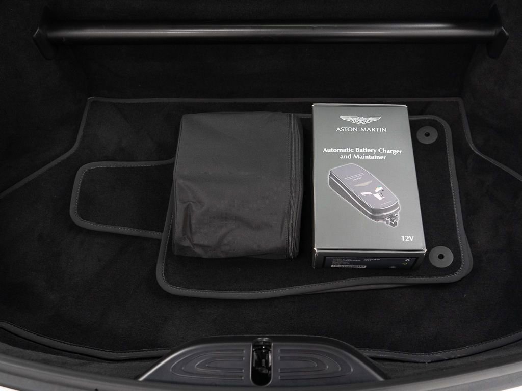 Used 2025 Aston Martin V8 Vantage Coupe image 36