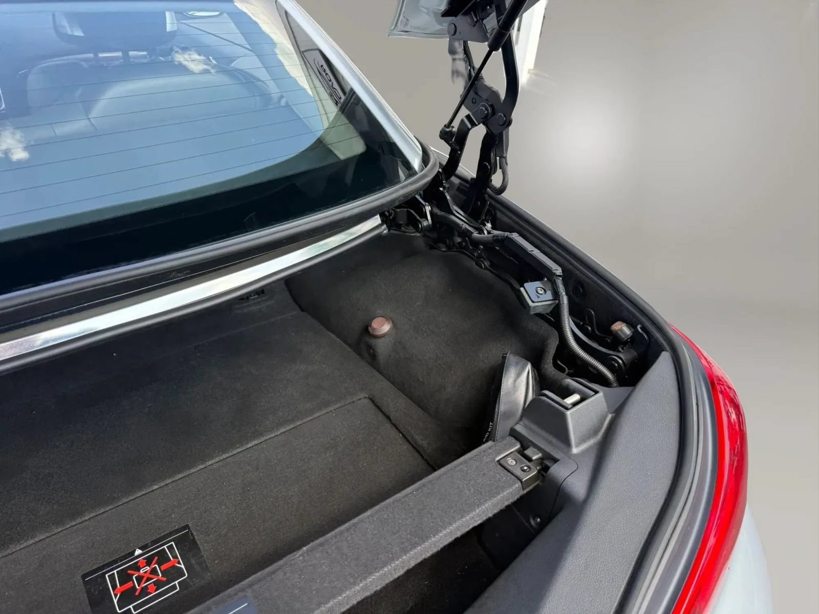 Used 2014 INFINITI Q60 Convertible w/ Premium Package RWD image 43