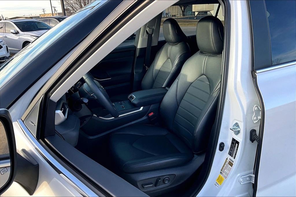 Used 2024 Toyota Highlander LE image 36