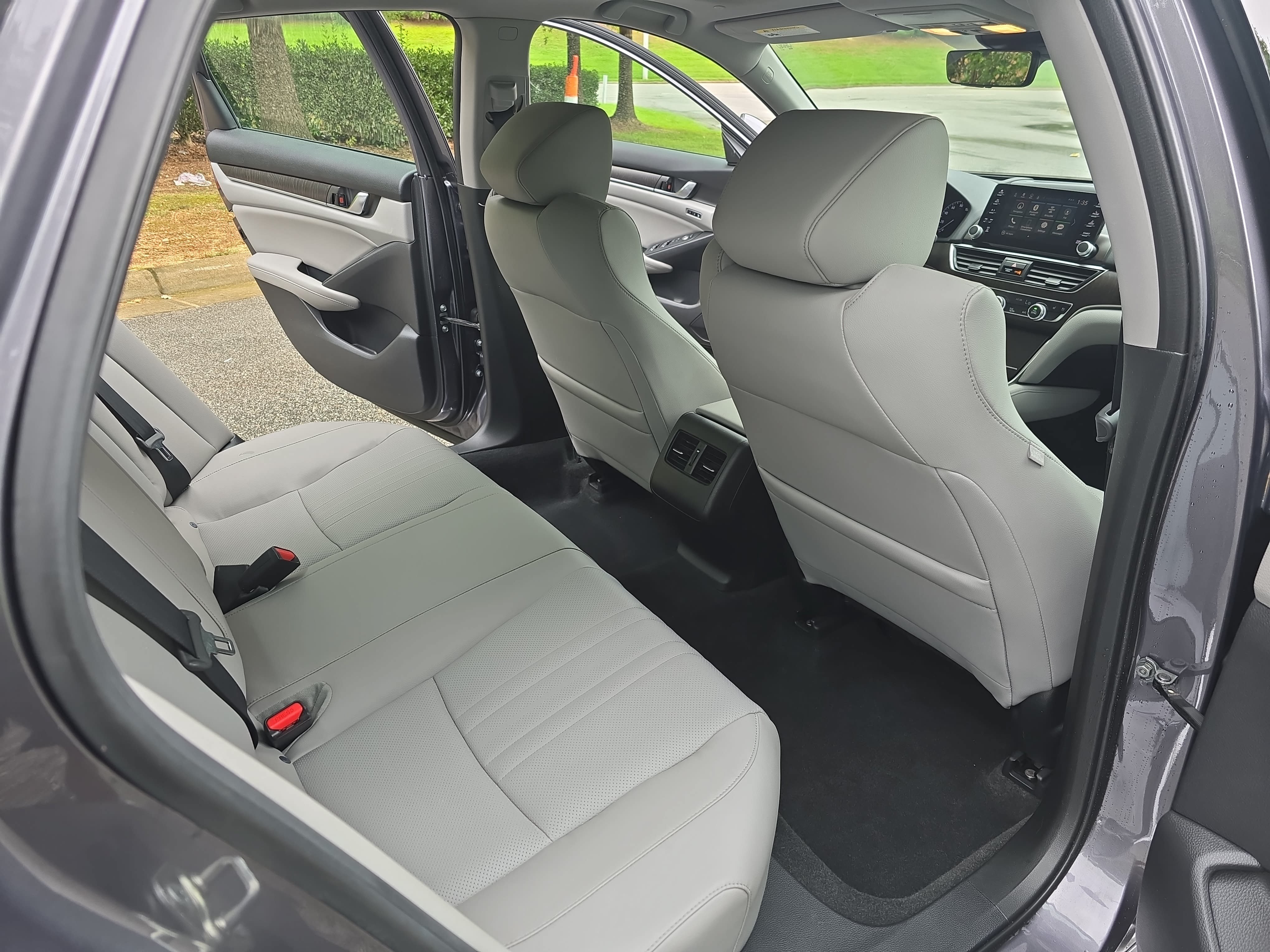 Used 2018 Honda Accord Touring image 11