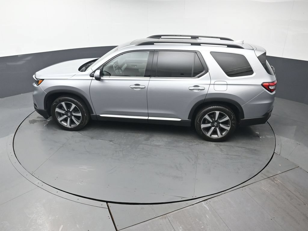 Certified 2025 Honda Pilot Touring image 44