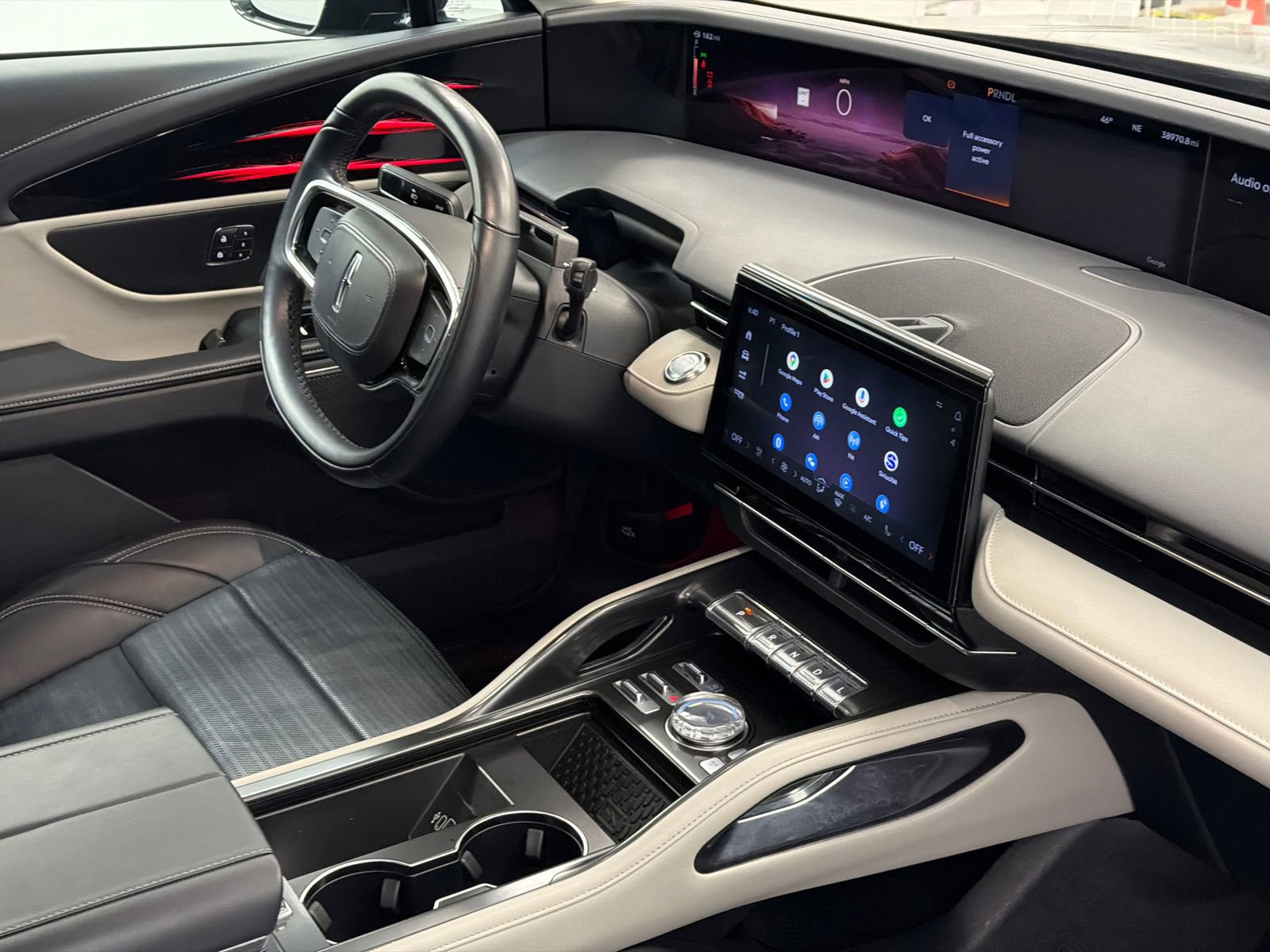 Used 2024 Lincoln Nautilus Reserve image 11