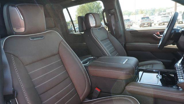 New 2027 GMC Yukon XL Denali Ultimate w/ LPO, Floor Liner Package AWD/4WD image 16
