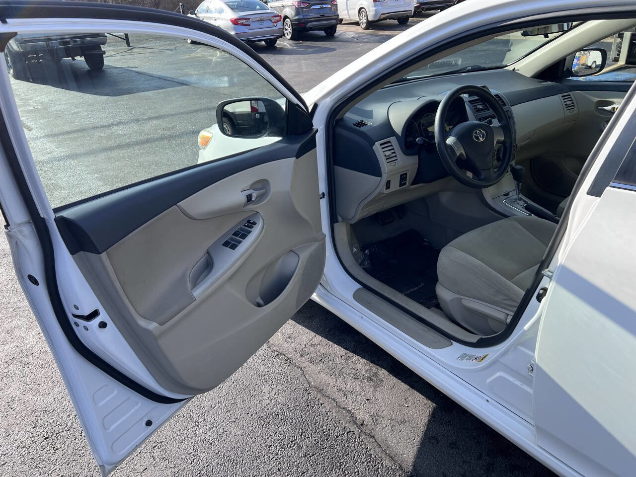 Used 2013 Toyota Corolla LE FWD image 8