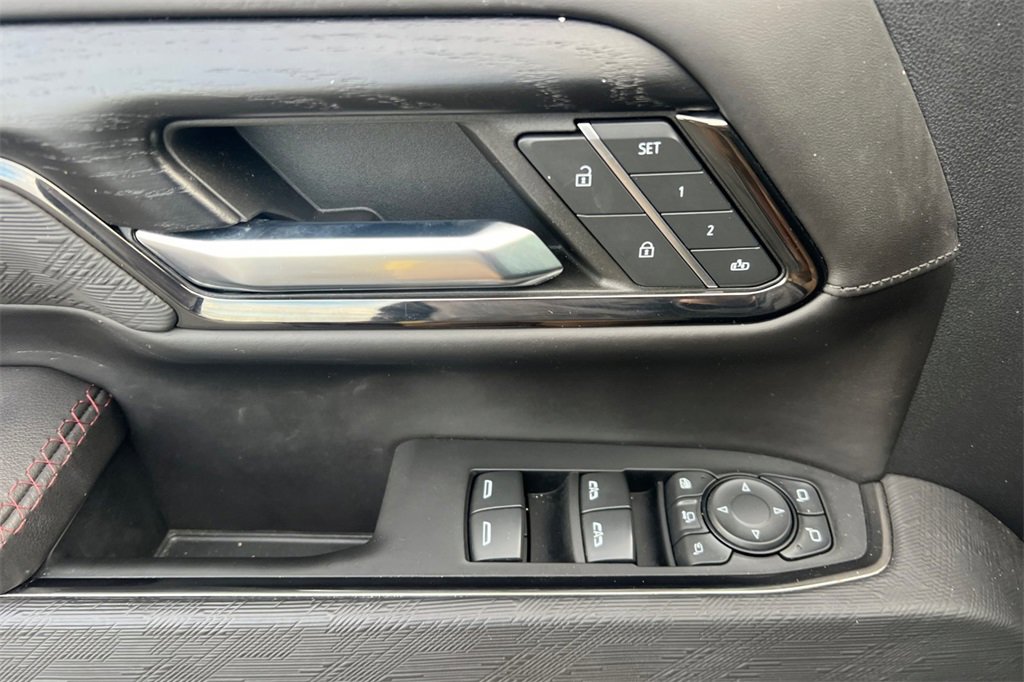 Used 2024 GMC Sierra 2500 AT4X image 9