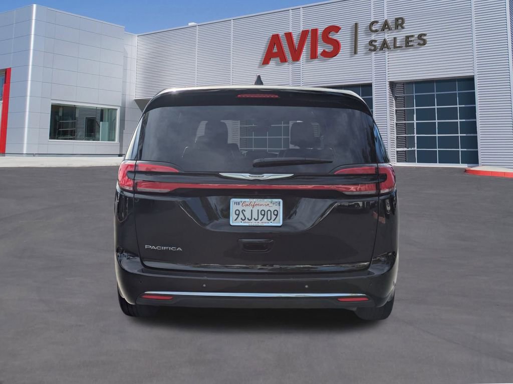 Used 2025 Chrysler Pacifica Select image 7
