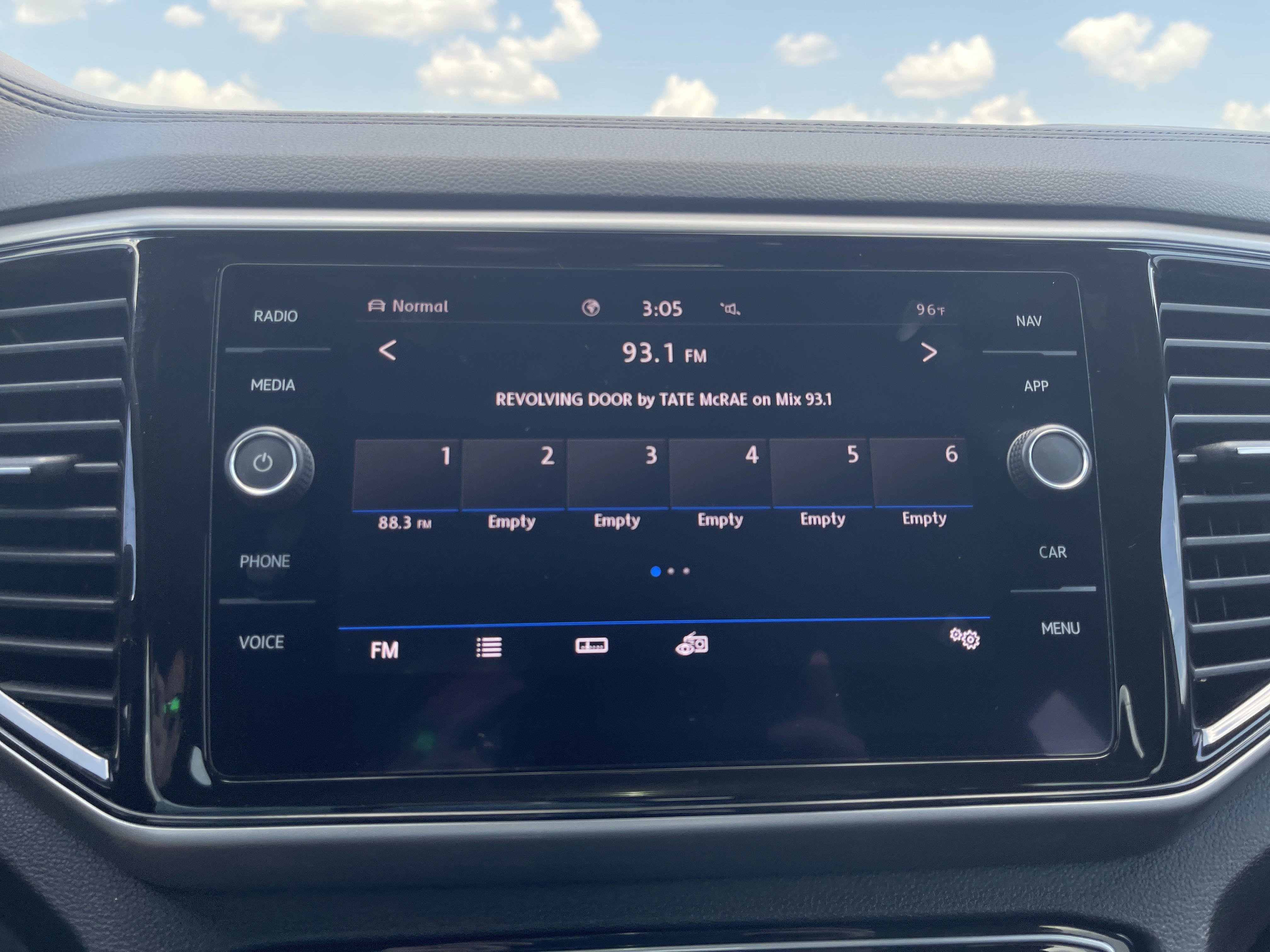 Used 2020 Volkswagen Atlas Cross Sport SEL image 24