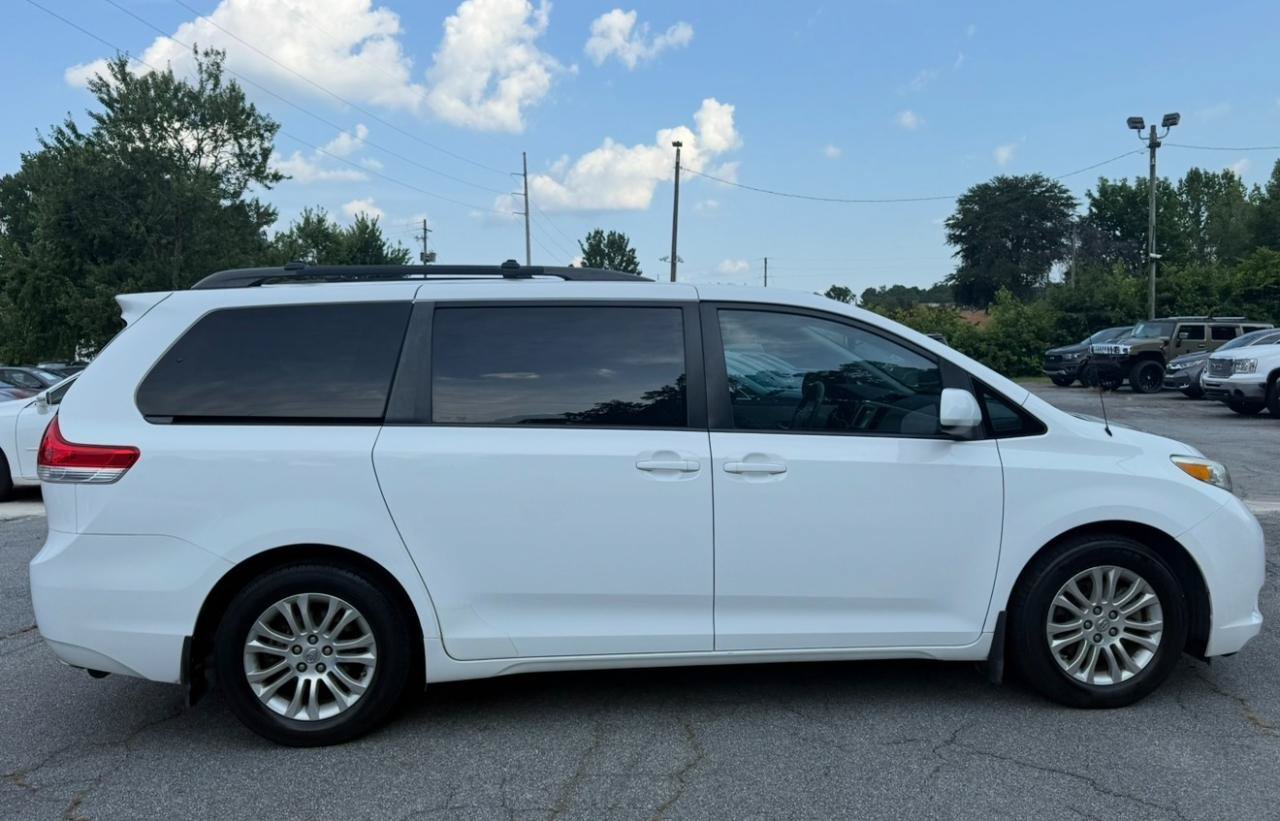 Used 2013 Toyota Sienna XLE FWD image 9