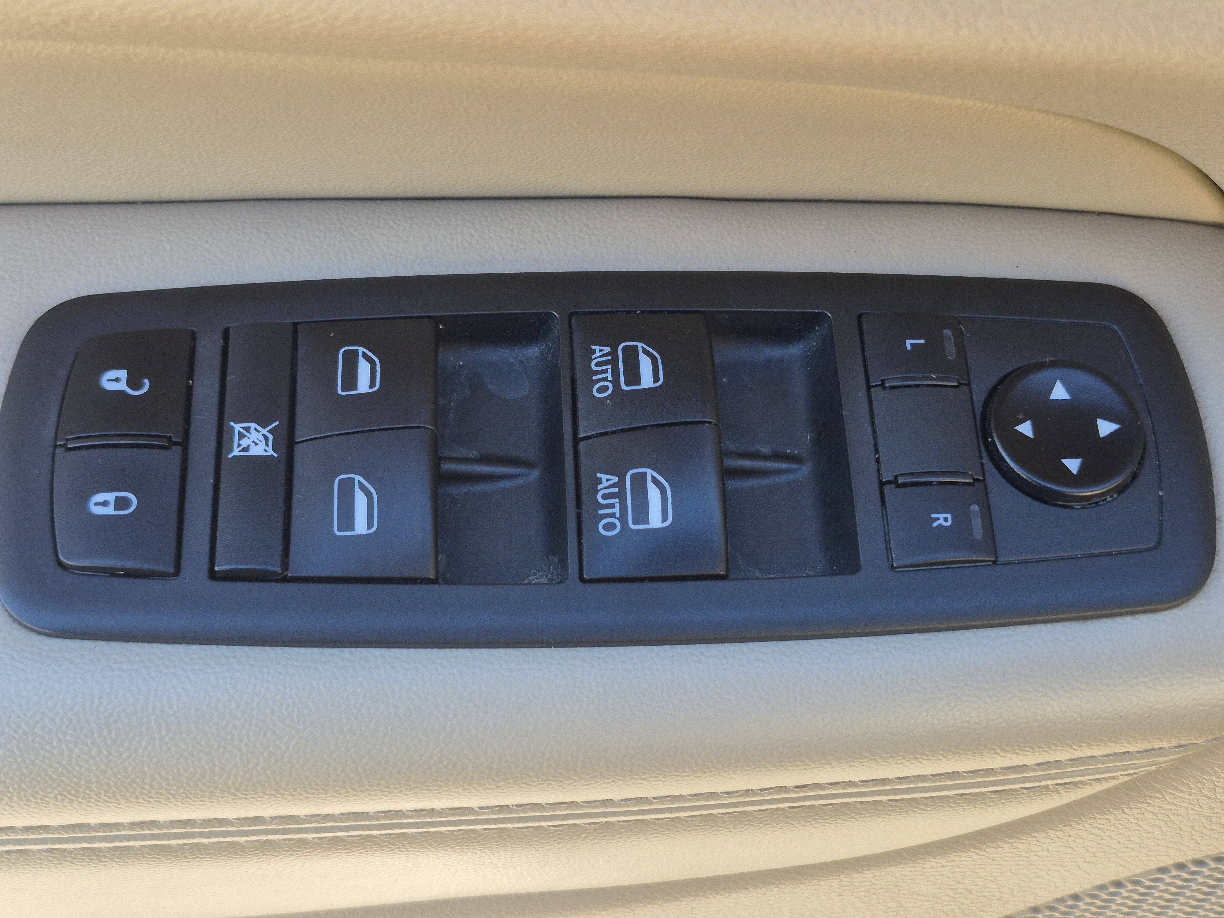 Used 2020 Jeep Grand Cherokee Limited image 14