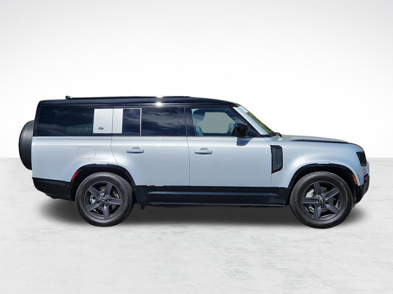 Certified 2024 Land Rover Defender 130 X-Dynamic SE image 7