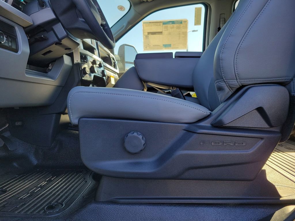 New 2026 Ford F550 4x4 Crew Cab image 16