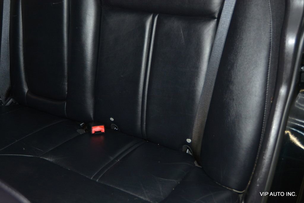 Used 2005 Lincoln Town Car Signature Limited image 25