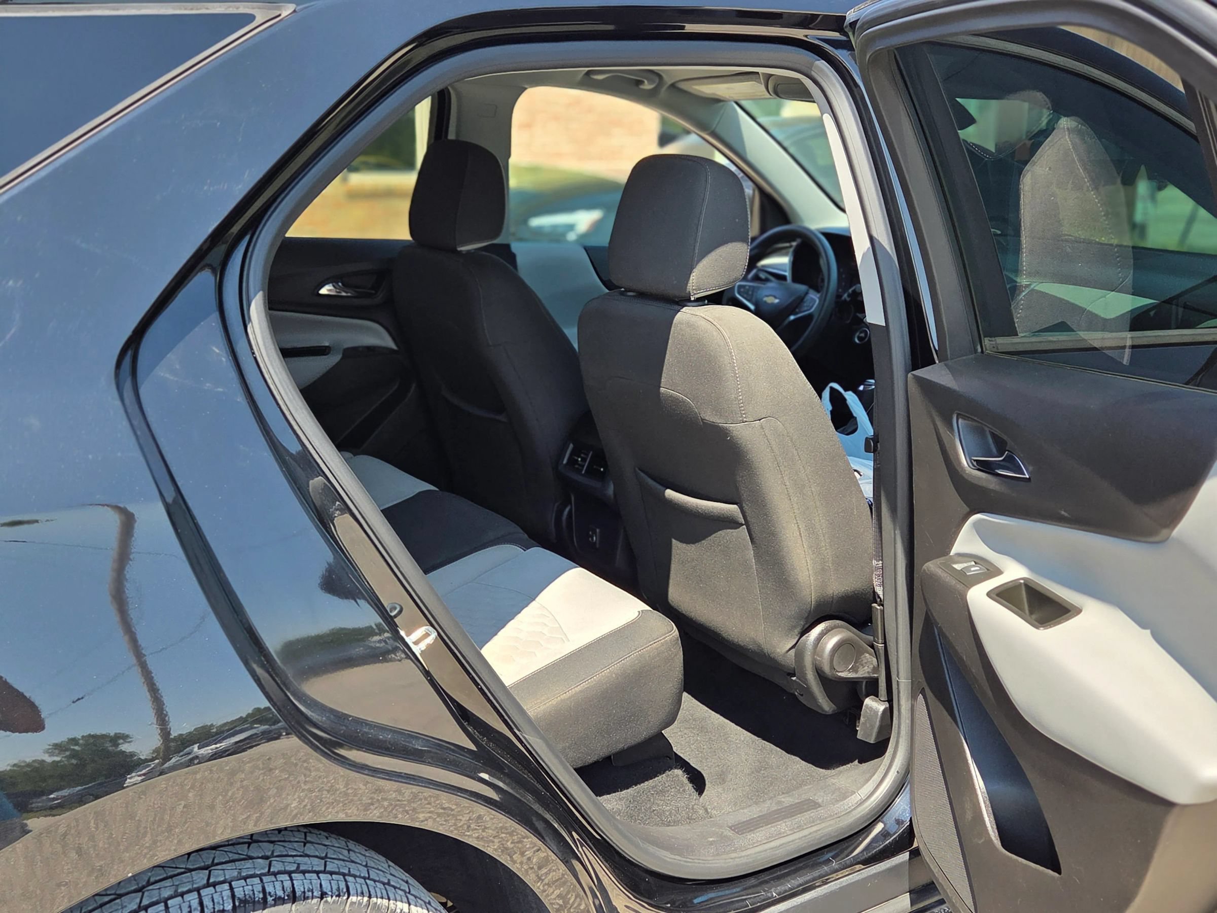 Used 2019 Chevrolet Equinox LS w/ LS Convenience Package FWD image 22