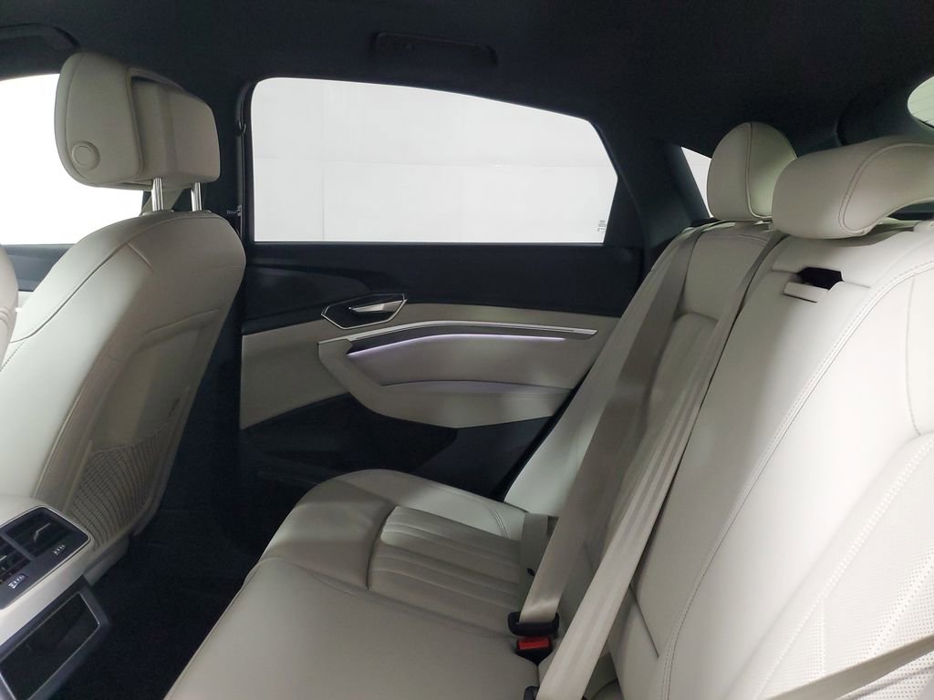 Used 2024 Audi Q8 e-tron Premium Plus w/ Premium Plus Package image 11