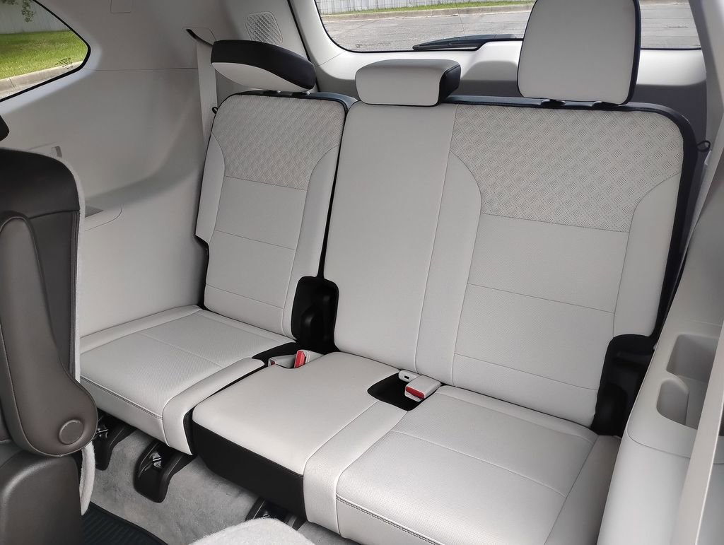 Used 2024 GMC Acadia Denali FWD image 25