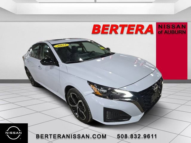 Used 2025 Nissan Altima 2.5 SR w/ SR Premium Package image 5