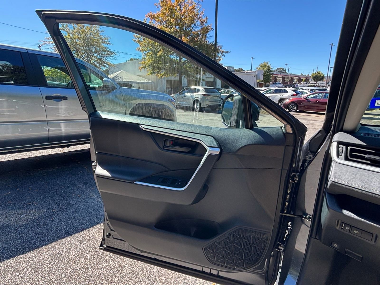 Used 2025 Toyota RAV4 LE image 20