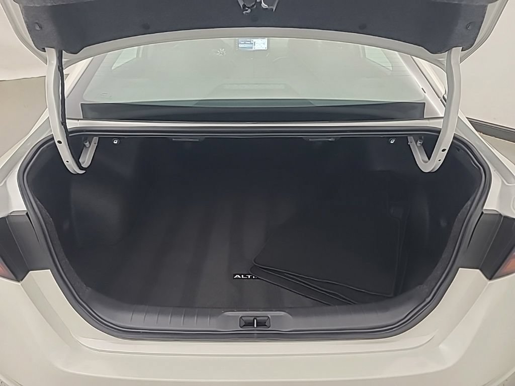 Used 2025 Nissan Altima 2.5 SL FWD image 18