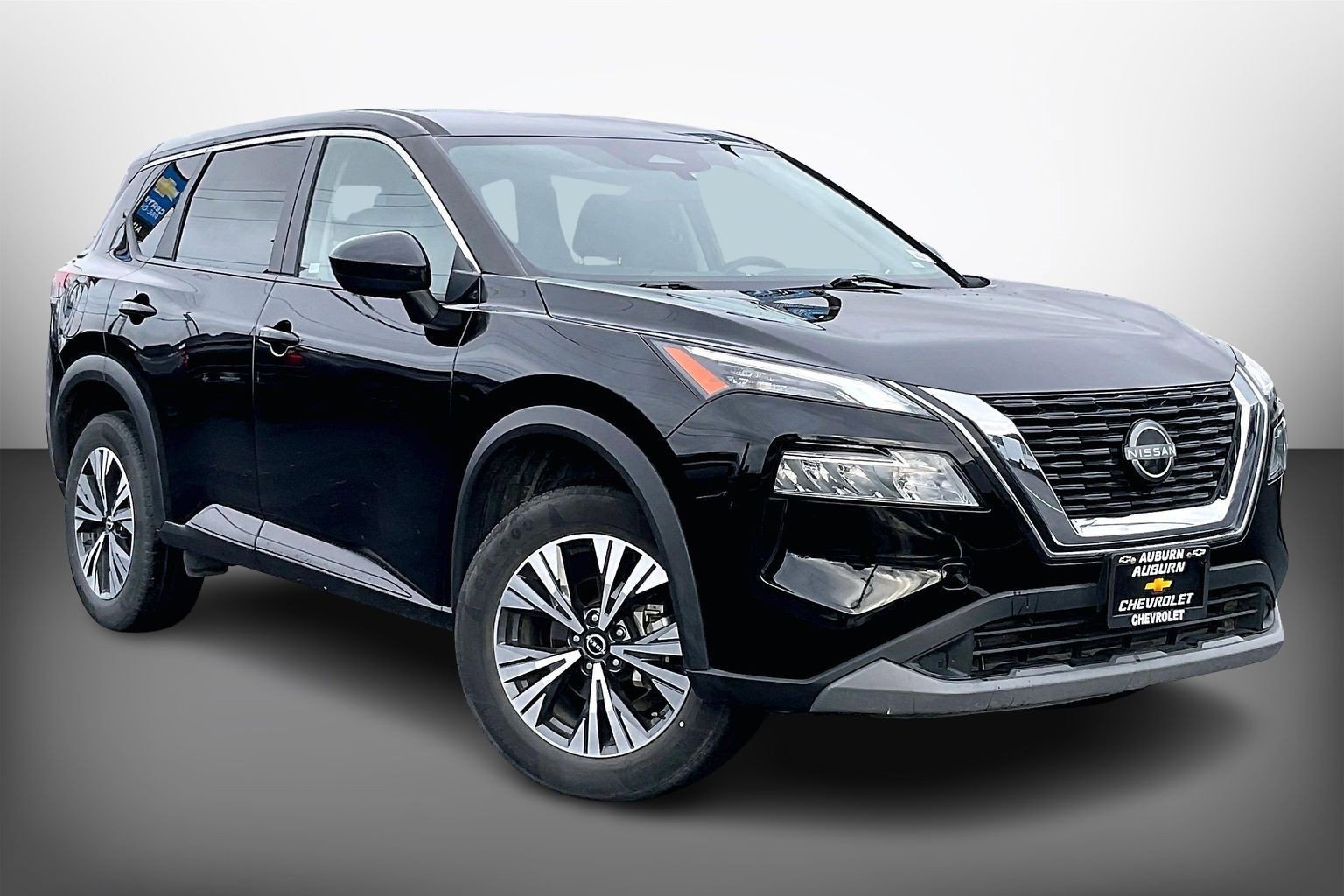 Used 2023 Nissan Rogue SV image 1