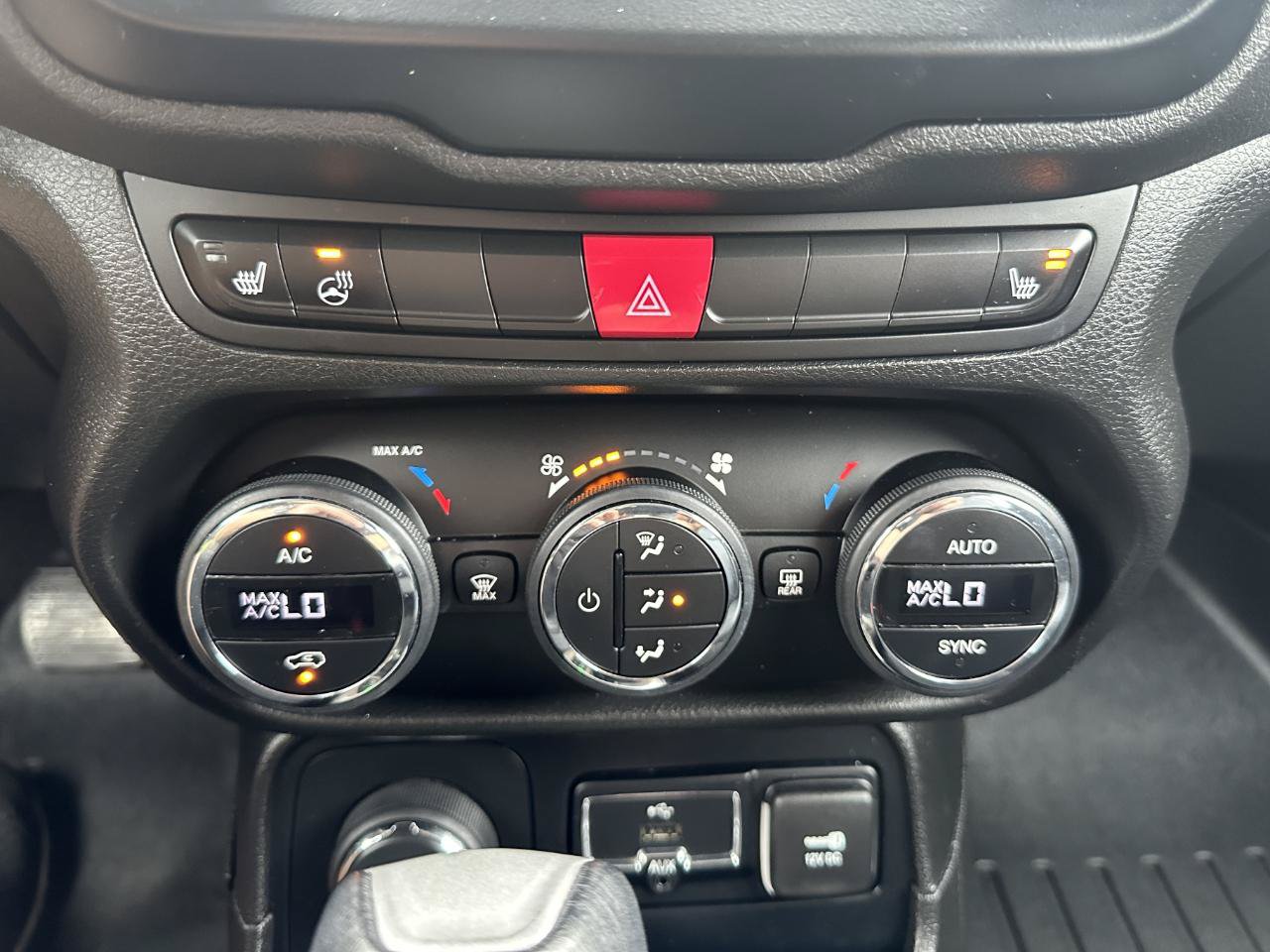 Used 2015 Jeep Renegade Limited AWD/4WD image 61