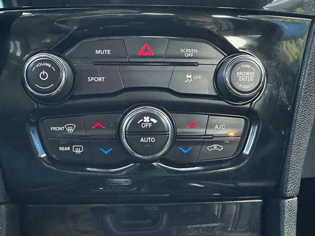 Used 2019 Chrysler 300 S image 27