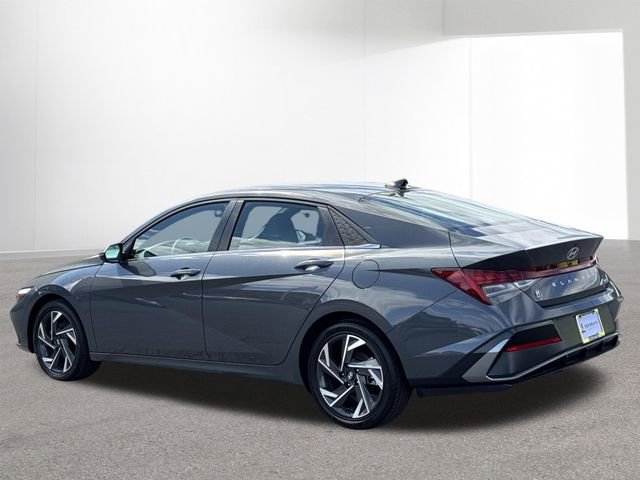 Used 2025 Hyundai Elantra Limited image 30