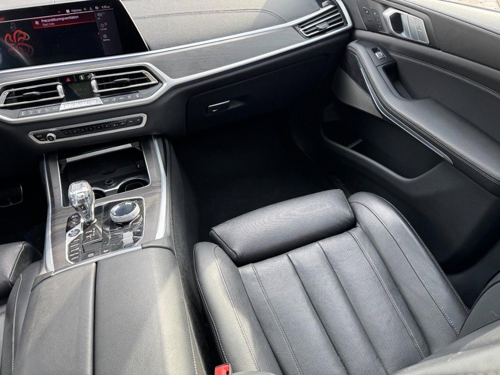 Used 2021 BMW X7 M50i w/ Dynamic Handling Package image 17